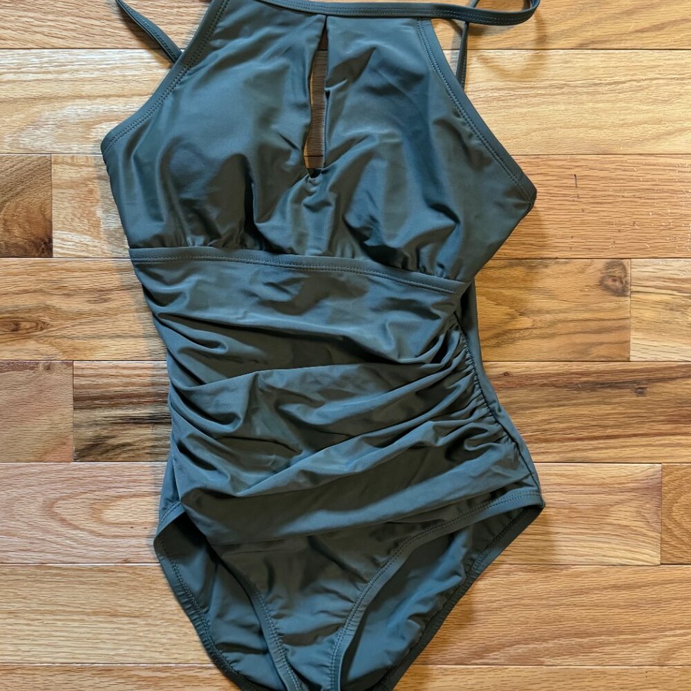 Ellen Tracy High Neck Keyhole One Piece SwimSuit Size 8 Green